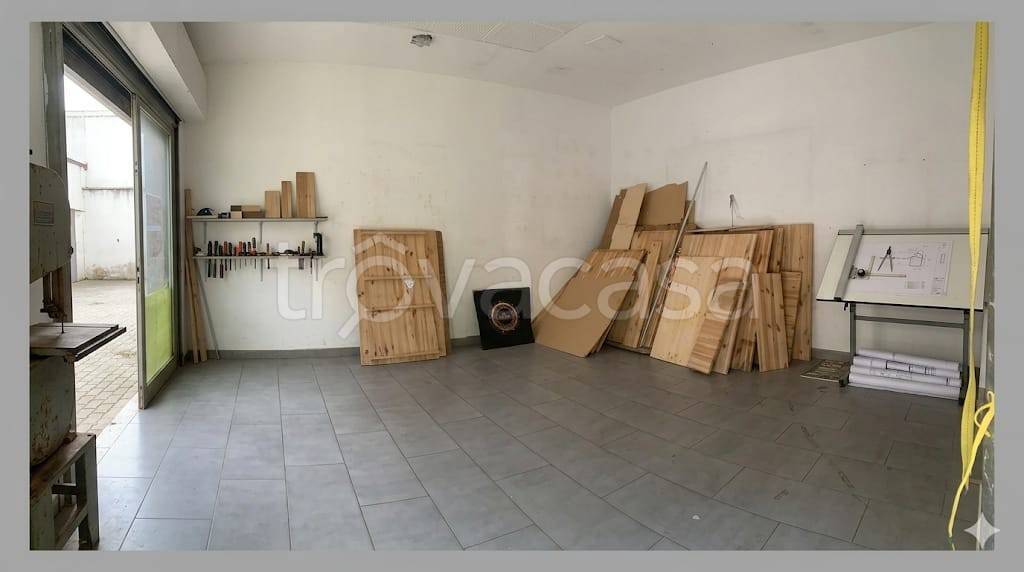 negozio in affitto a Napoli