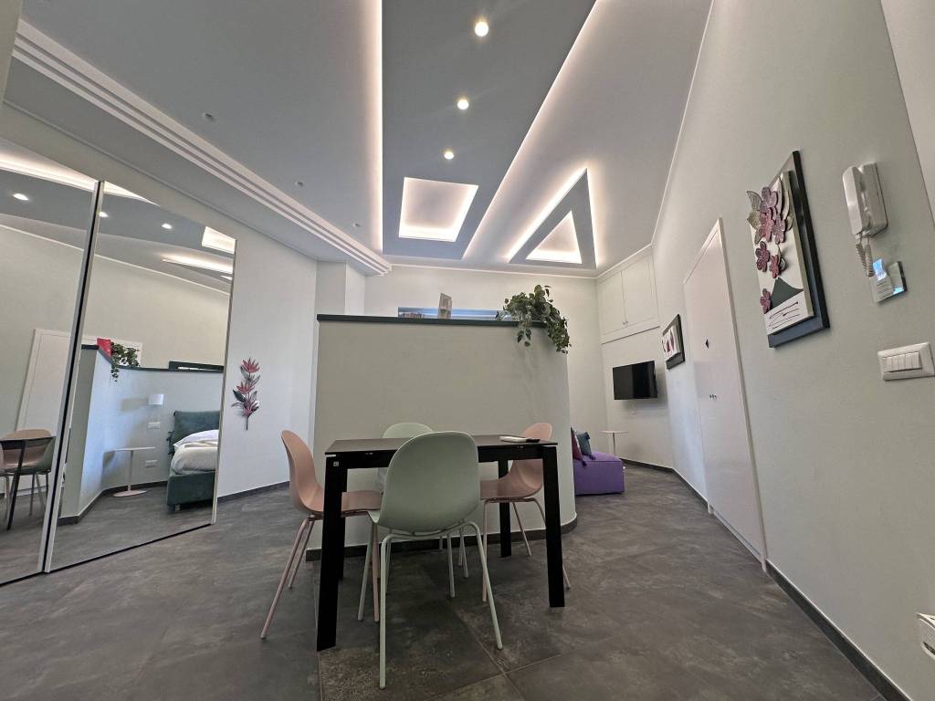 appartamento in affitto a Napoli in zona Chiaia