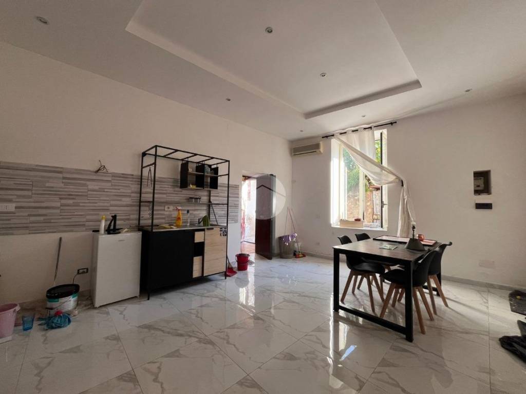 appartamento in affitto a Napoli in zona San Carlo all'Arena