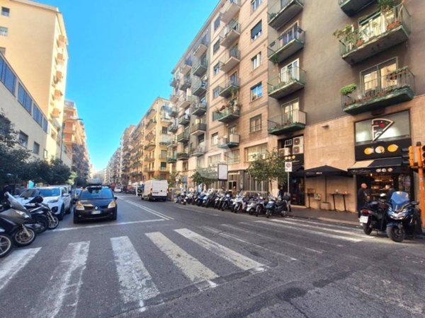 negozio in affitto a Napoli in zona Vomero