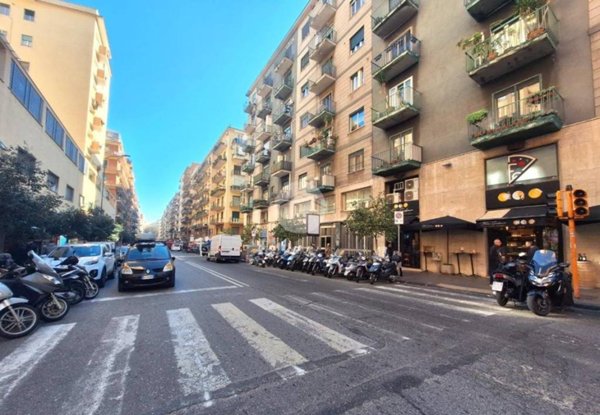 negozio in affitto a Napoli in zona Vomero