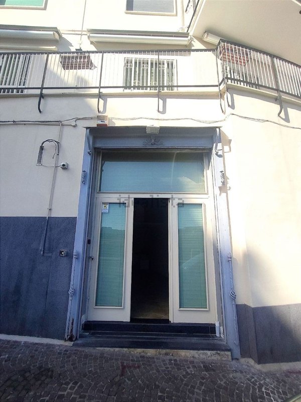 locale commerciale in affitto a Napoli in zona Chiaia