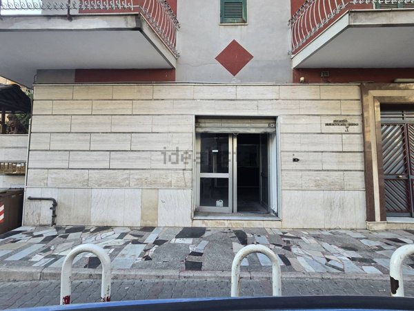 locale commerciale in affitto a Napoli in zona Barra