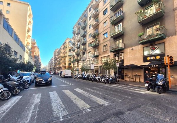 locale commerciale in affitto a Napoli in zona Vomero