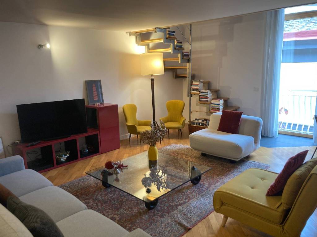 appartamento in affitto a Napoli in zona Chiaia