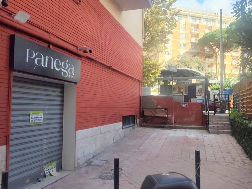 negozio in affitto a Napoli in zona Camaldoli