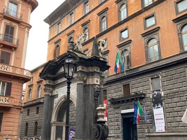 locale commerciale in affitto a Napoli