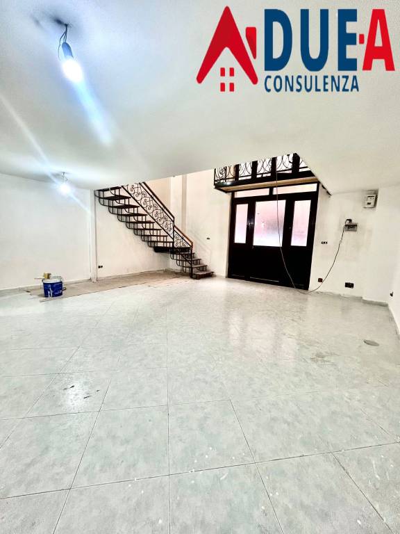 negozio in affitto a Napoli in zona Pianura