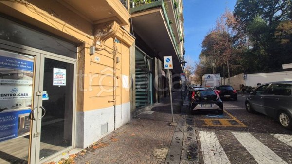 negozio in affitto a Napoli in zona Vomero