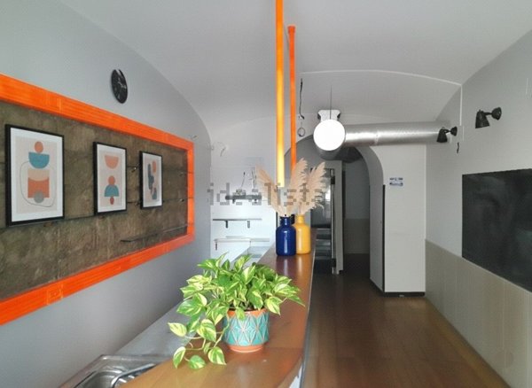 locale commerciale in affitto a Napoli in zona Vomero