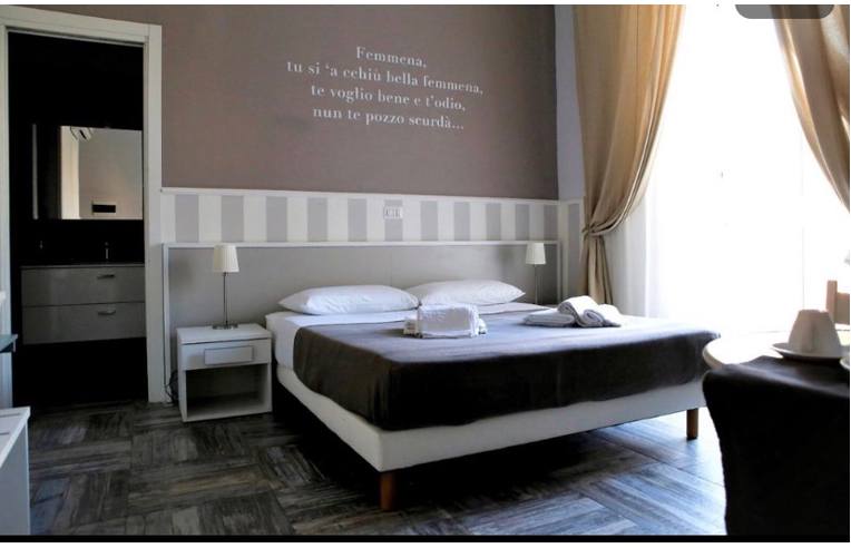 camera singola in affitto a Napoli in zona Stella