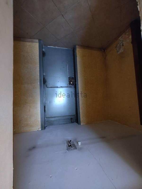 locale commerciale in affitto a Napoli in zona Secondigliano