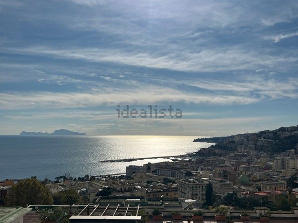 appartamento in affitto a Napoli in zona Chiaia