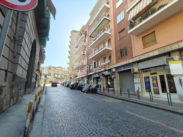locale commerciale in affitto a Napoli in zona Arenella