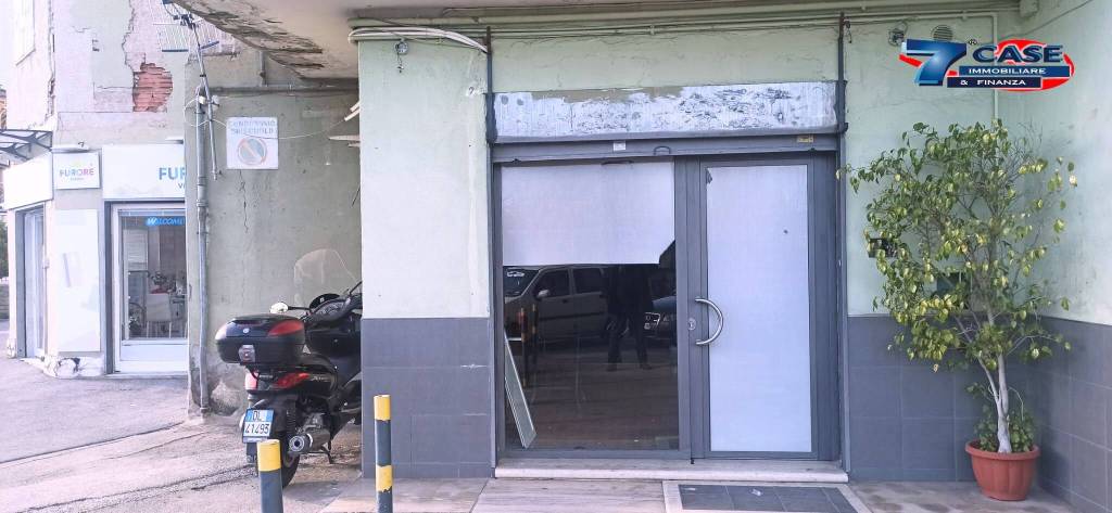 negozio in affitto a Napoli in zona Pianura