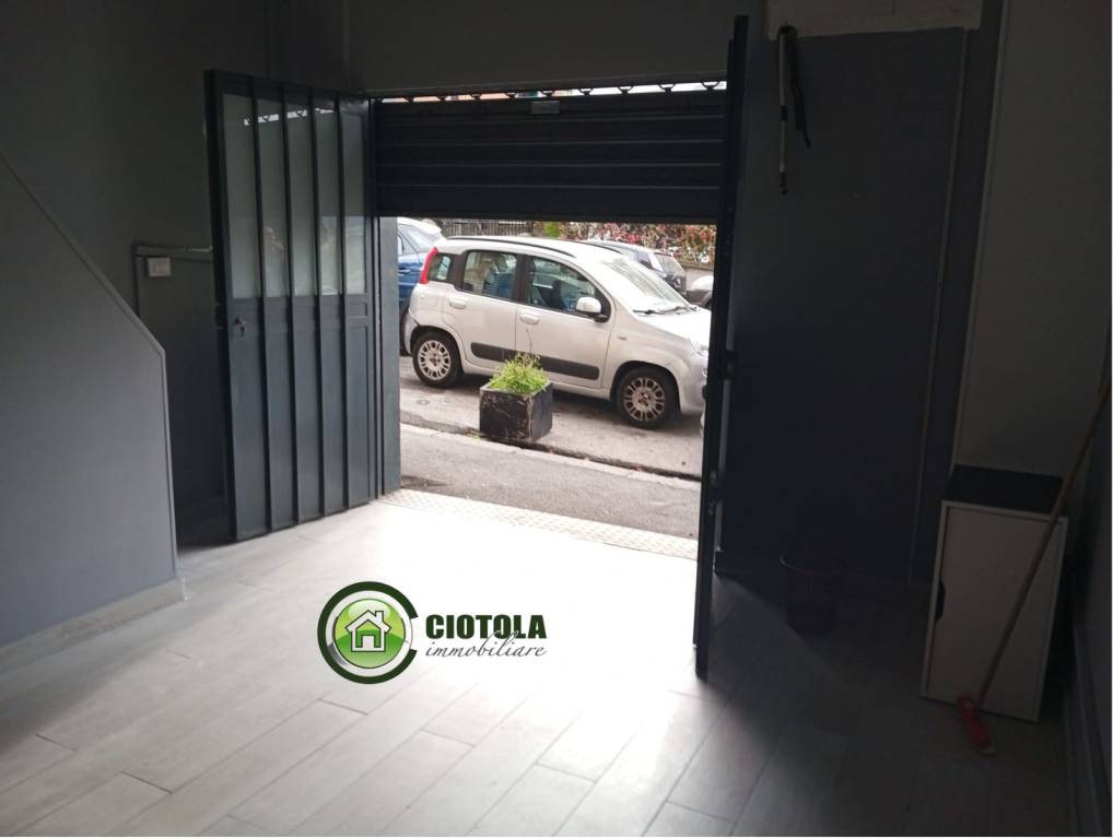 negozio in affitto a Napoli in zona Soccavo