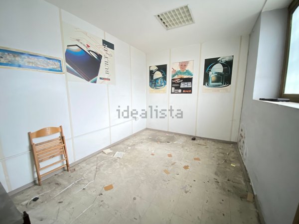 locale commerciale in affitto a Napoli in zona Vomero