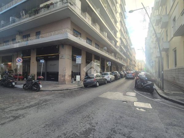 negozio in affitto a Napoli in zona Vomero