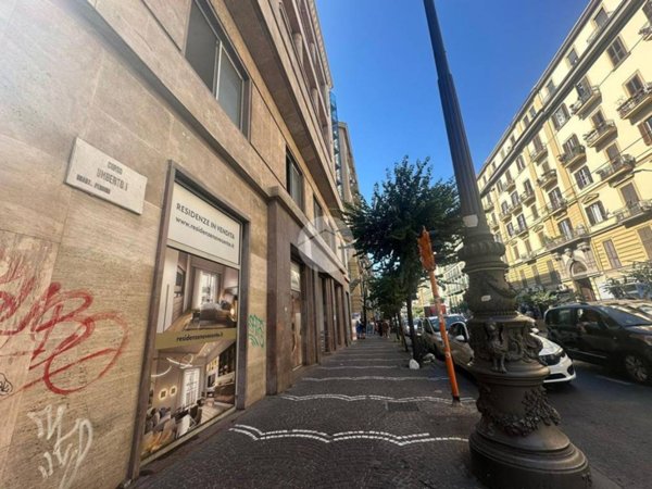negozio in affitto a Napoli