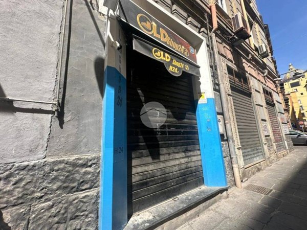negozio in affitto a Napoli