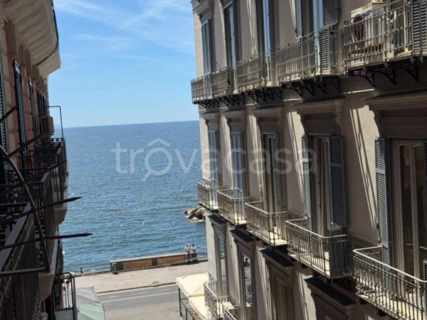 appartamento in affitto a Napoli in zona Chiaia