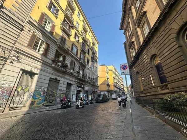 negozio in affitto a Napoli