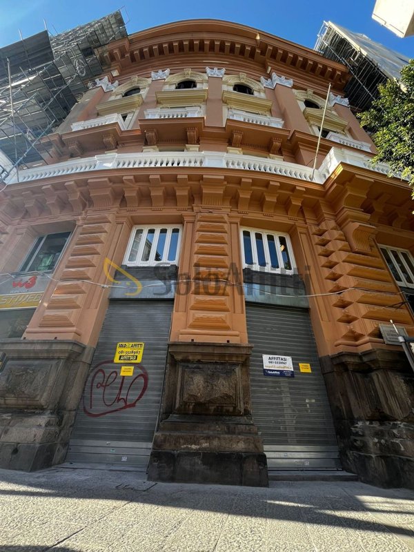 locale commerciale in affitto a Napoli
