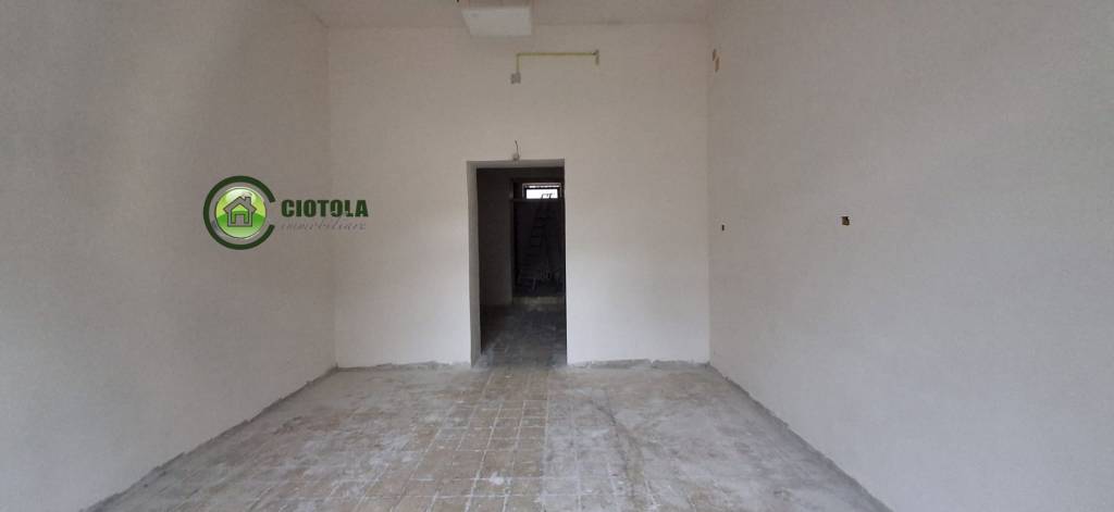 negozio in affitto a Napoli in zona Soccavo