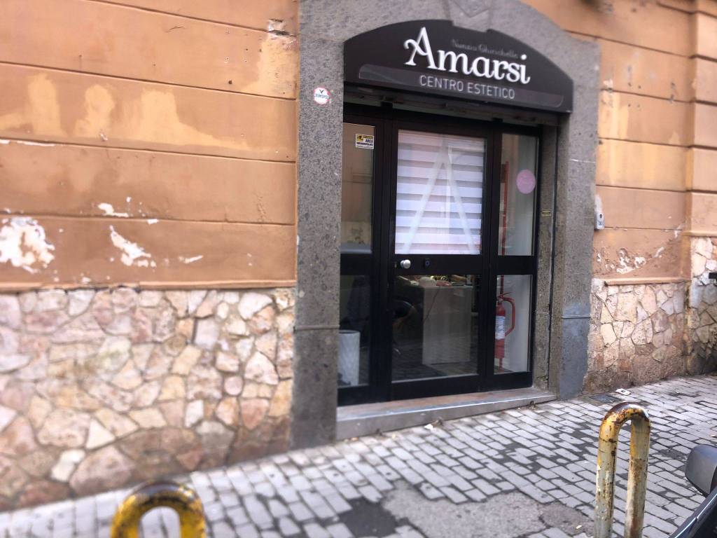 negozio in affitto a Napoli in zona Vomero
