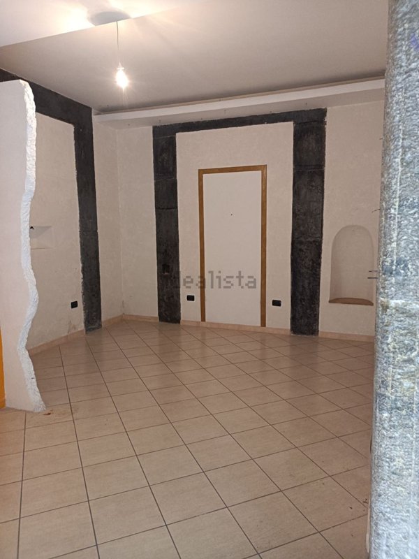 locale commerciale in affitto a Napoli