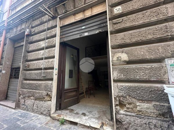 negozio in affitto a Napoli