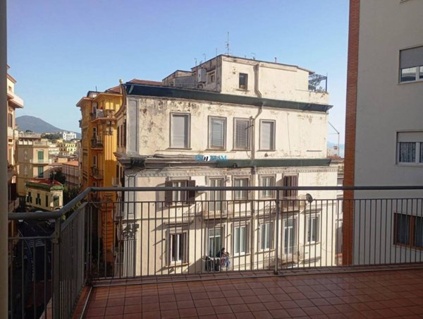 appartamento in affitto a Napoli in zona Chiaia