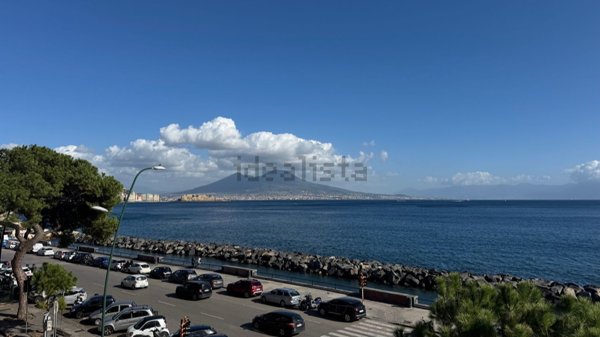 appartamento in affitto a Napoli in zona Chiaia