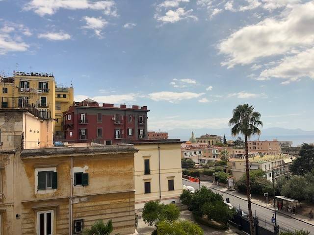 appartamento in affitto a Napoli in zona Chiaia