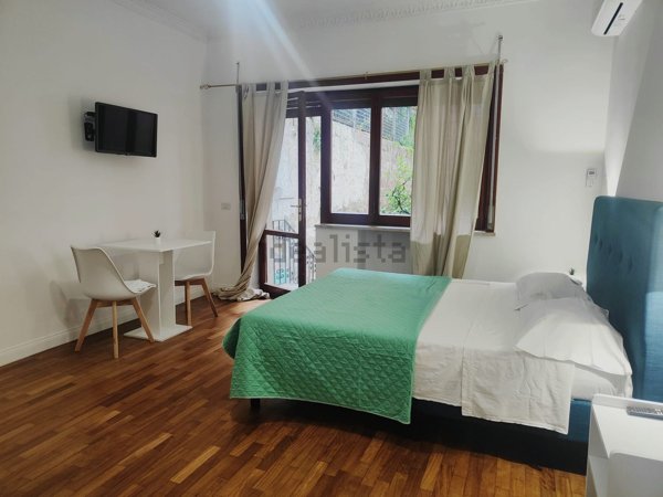 appartamento in affitto a Napoli in zona Chiaia