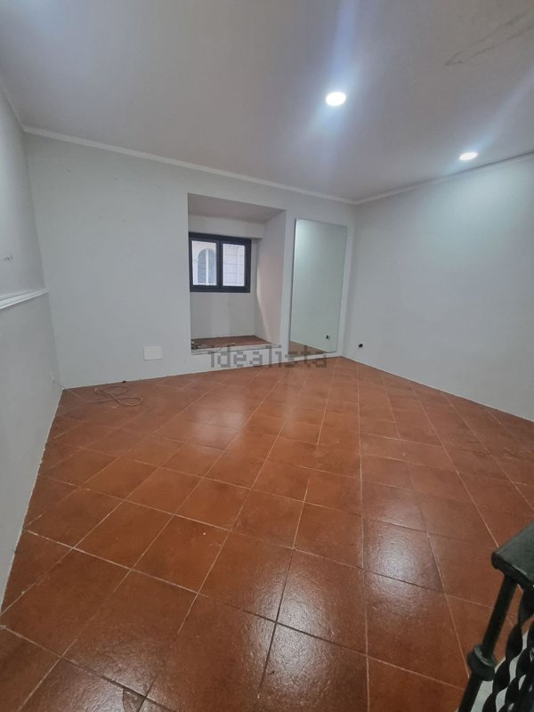 locale commerciale in affitto a Napoli in zona Pendino / San Giuseppe