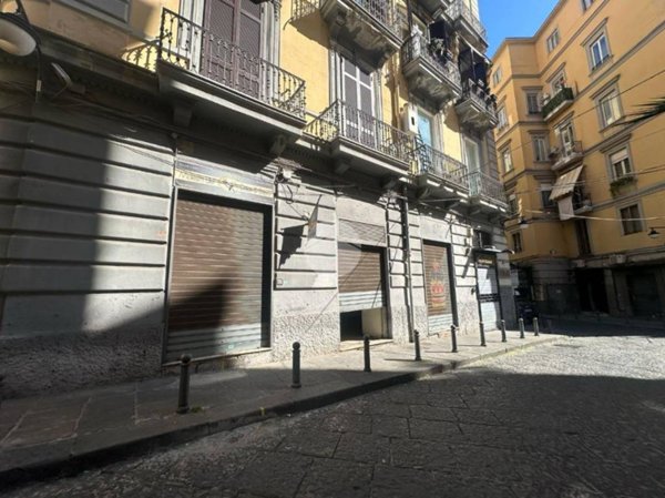 negozio in affitto a Napoli