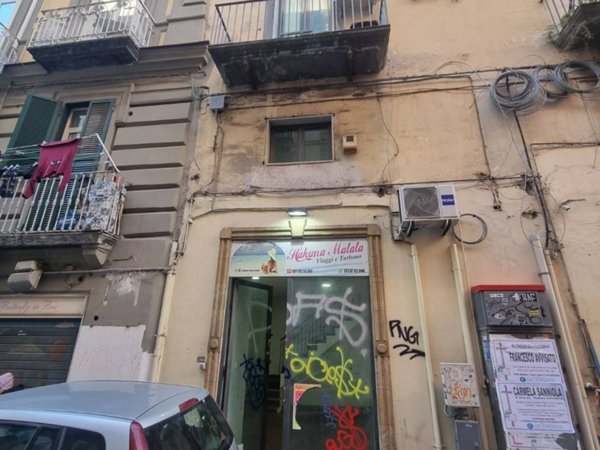 negozio in affitto a Napoli in zona Pendino / San Giuseppe