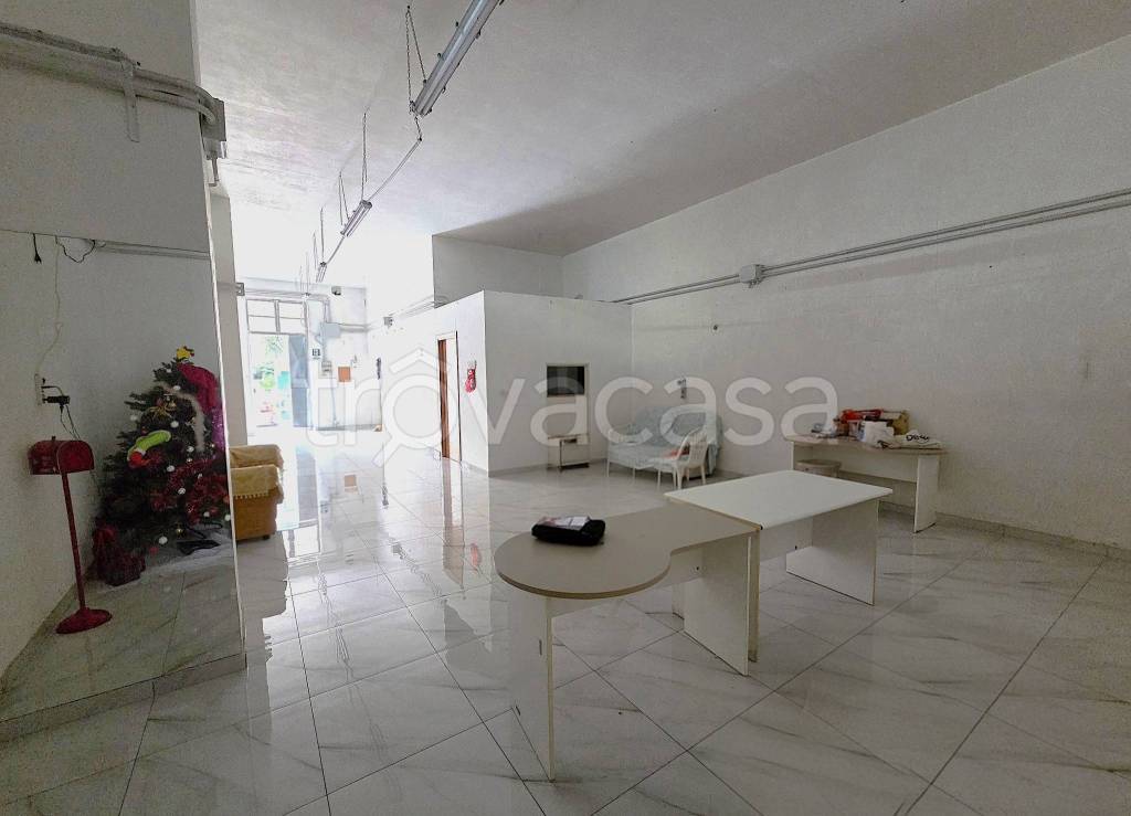 negozio in affitto a Napoli in zona Ponticelli