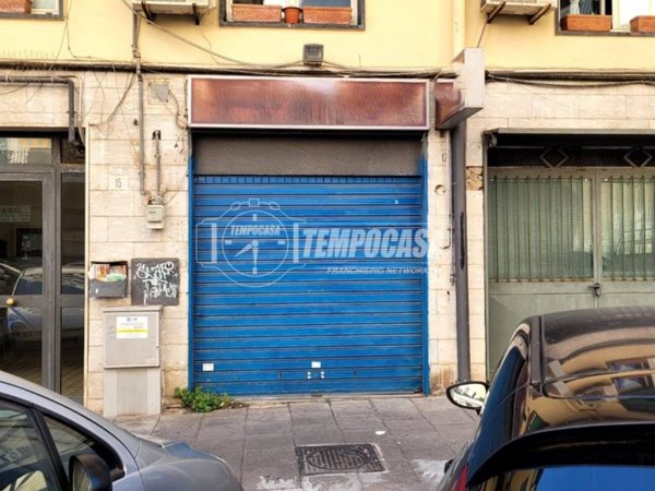 negozio in affitto a Napoli in zona Fuorigrotta