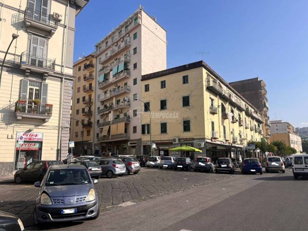 negozio in affitto a Napoli in zona Fuorigrotta