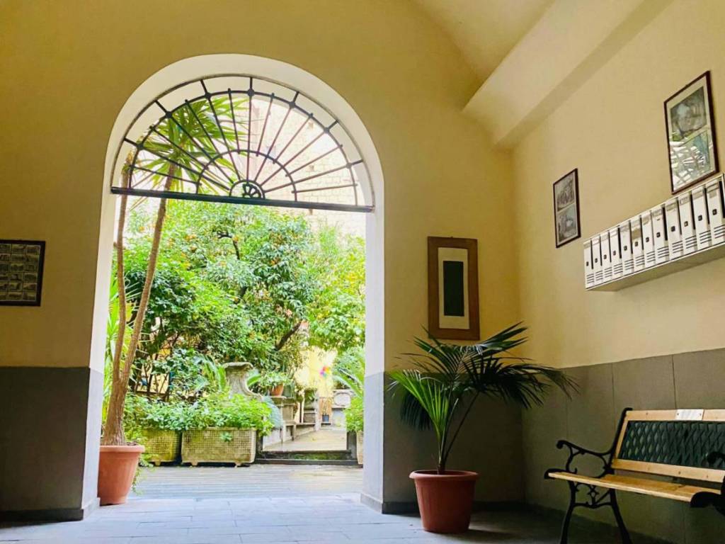 appartamento in affitto a Napoli in zona Chiaia