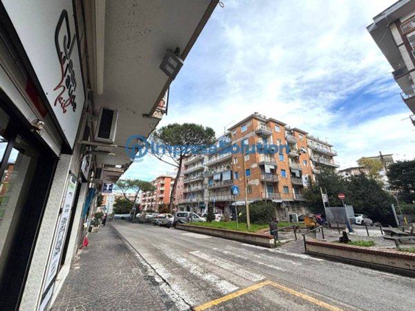 negozio in affitto a Napoli in zona Capodimonte / Colli Aminei