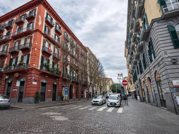 negozio in affitto a Napoli in zona Vomero
