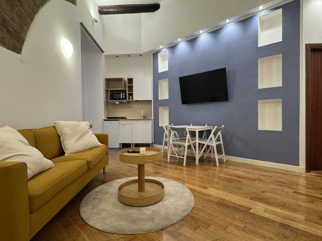 appartamento in affitto a Napoli in zona Chiaia