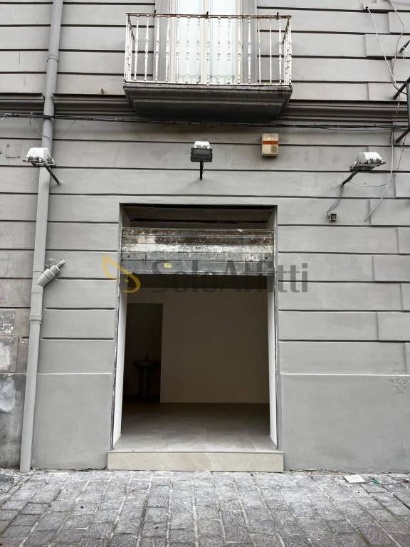 negozio in affitto a Napoli in zona Chiaia