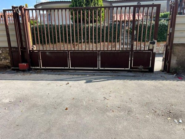 locale commerciale in affitto a Napoli in zona Mercato