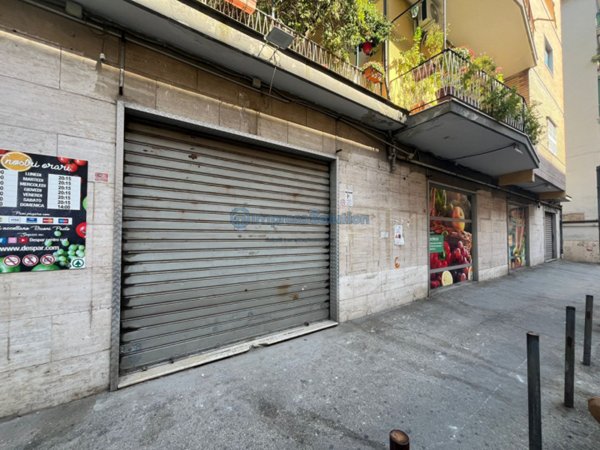 negozio in affitto a Napoli in zona Soccavo