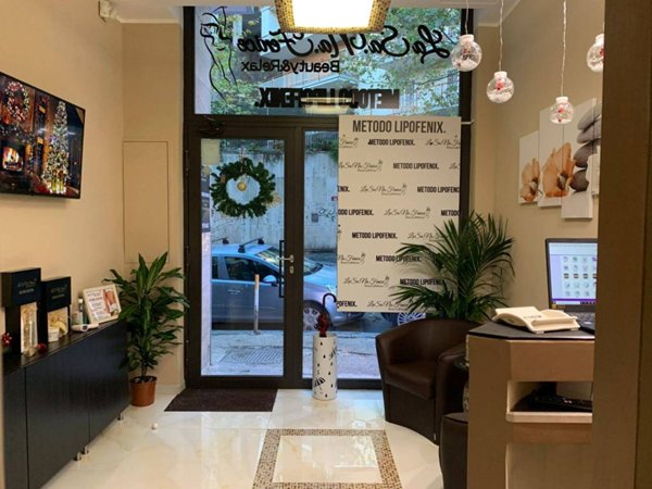 negozio in affitto a Napoli in zona Vomero