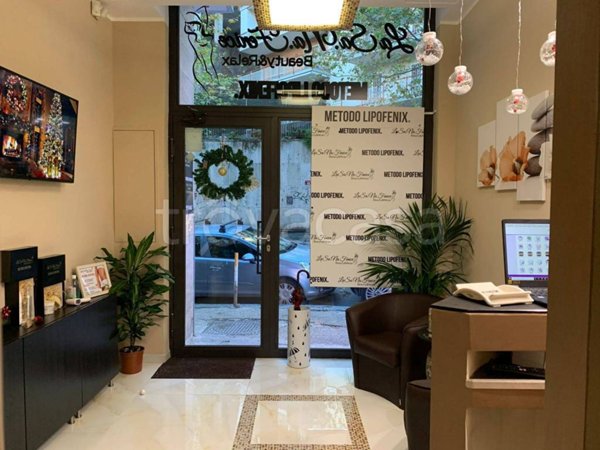 negozio in affitto a Napoli in zona Arenella